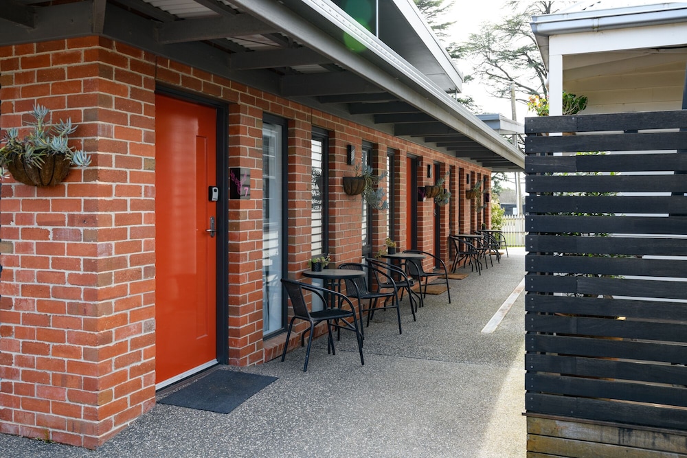 Farmers Arms Art Motel 2/44