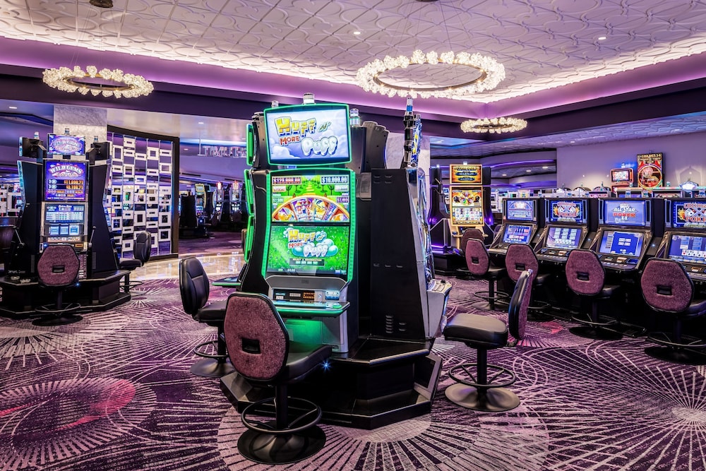 Harrah's Las Vegas - A Caesars Rewards Destination 60/66
