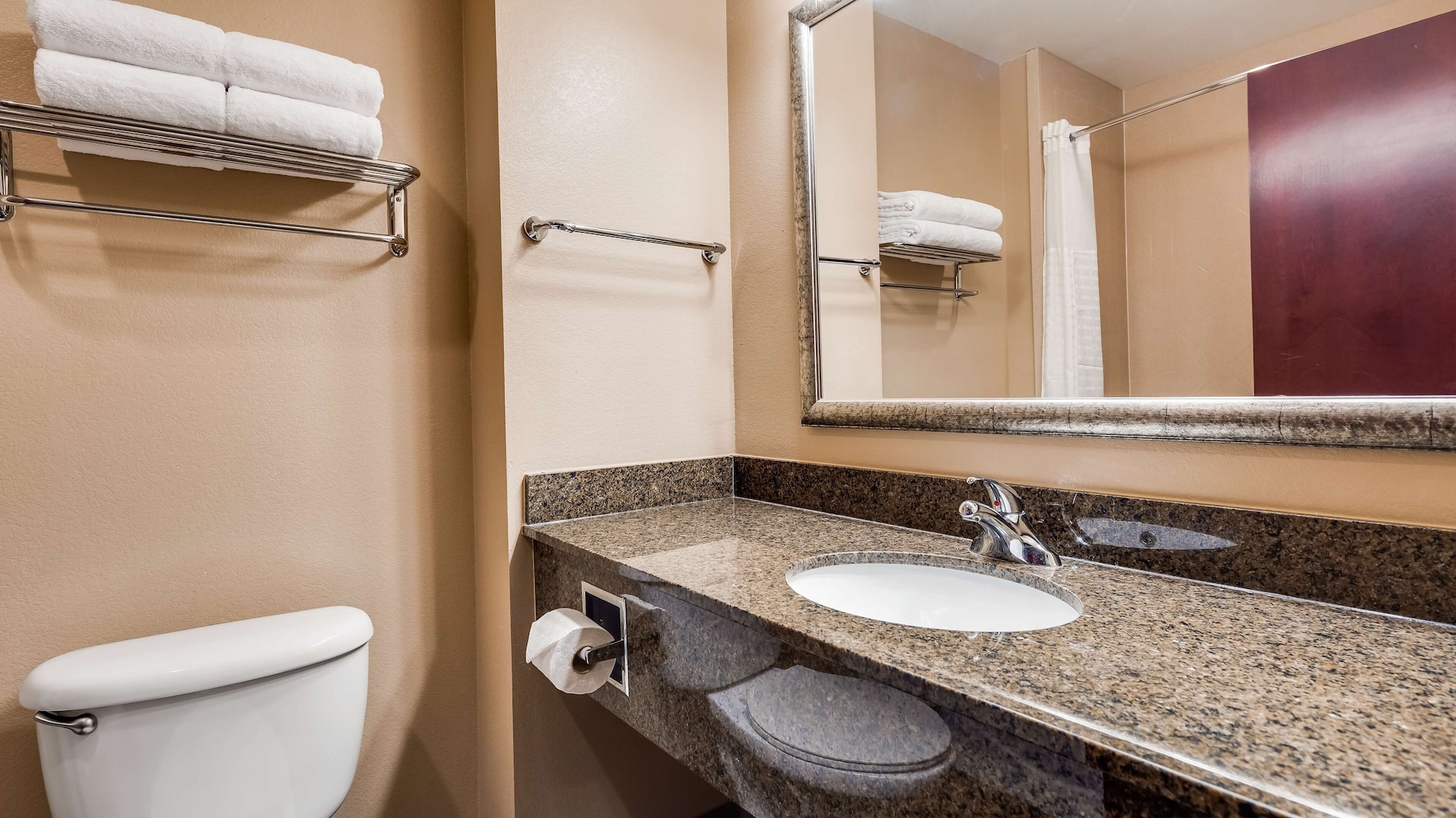 غرفة قياسية بسرير كينج، Best Western Carthage Inn & Suites 6/6