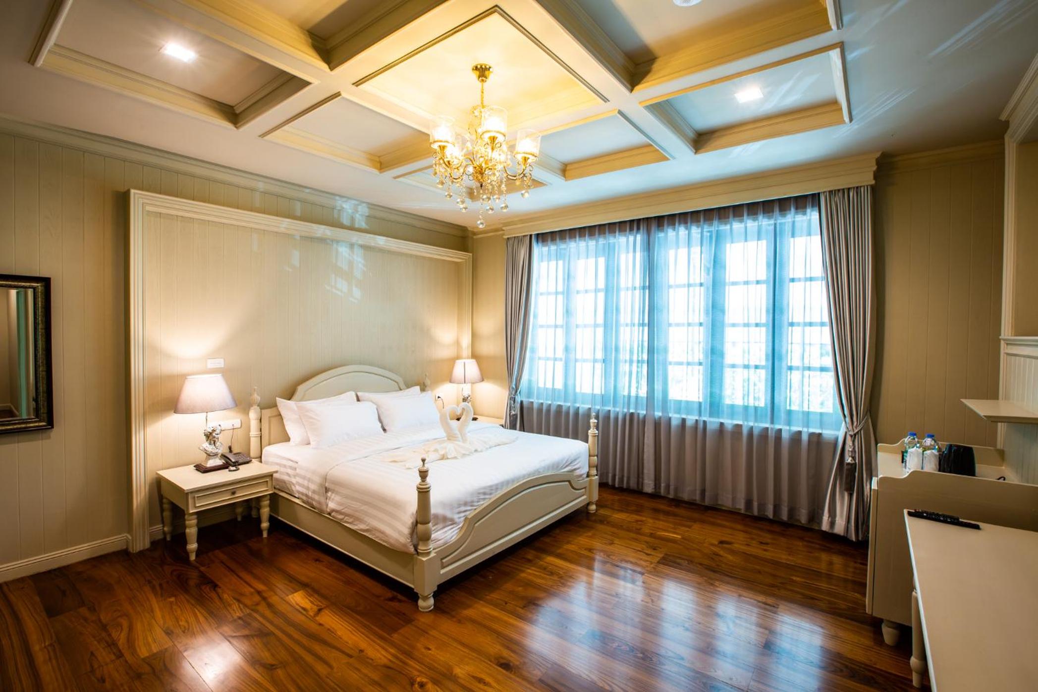 Suite, King Bed