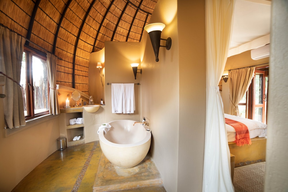 Hoyo-Hoyo Tsonga Lodge 18/68