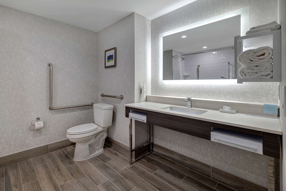 Hampton Inn & Suites by Hilton Burlington Toronto 10/51