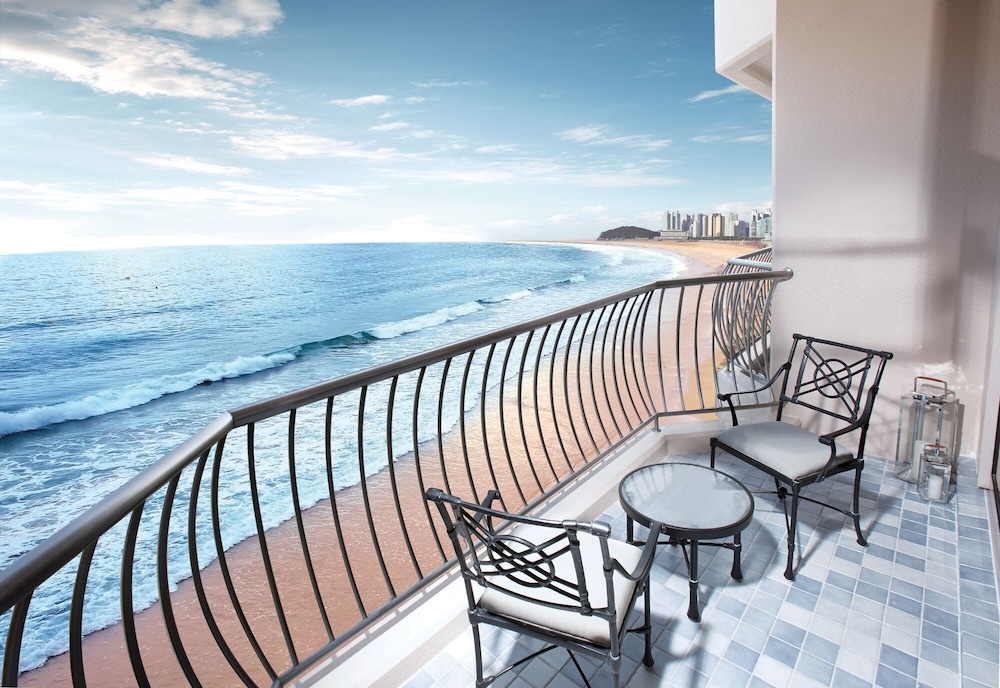 Paradise Hotel Busan 60/75