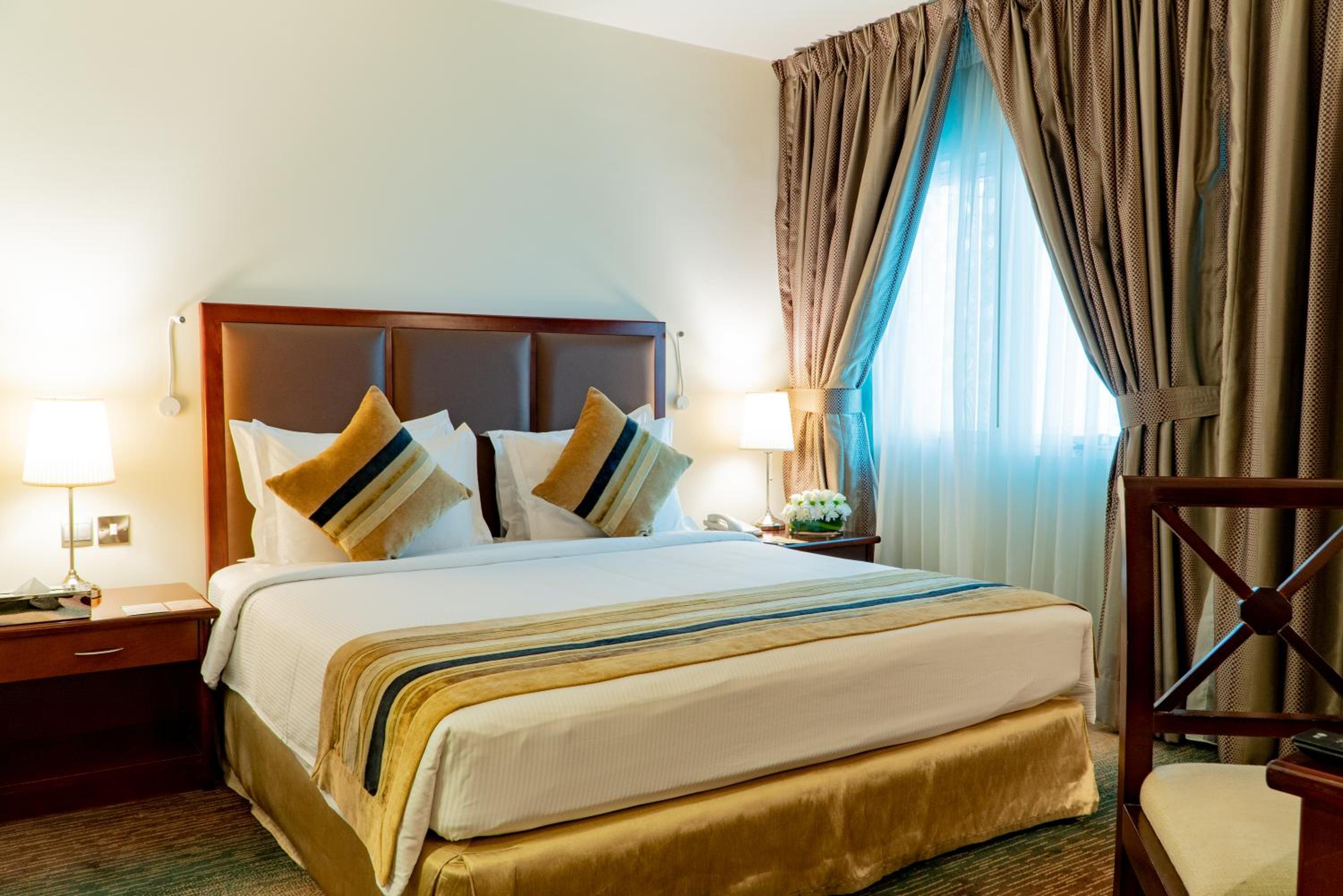 Suite, Queen Bed