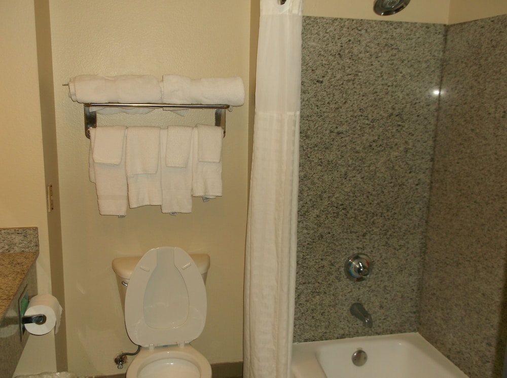Comfort Inn and Suites Seguin, TX 11/37
