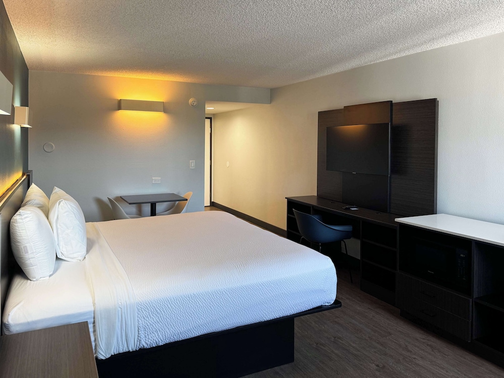 Studio6 Suites Carson, CA 14/37