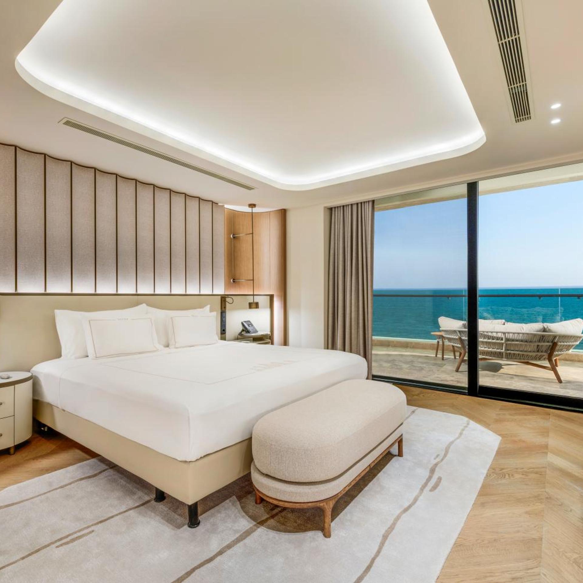 Crown, Horizon, Suite