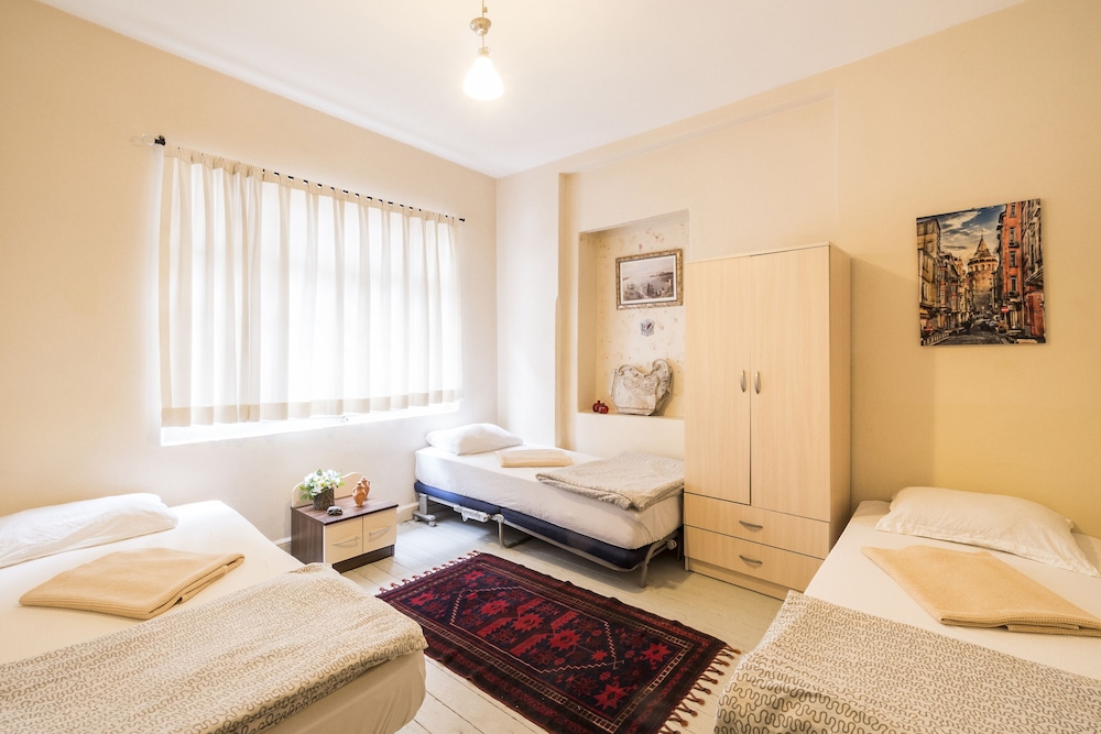 Levanten Hostel 11/53