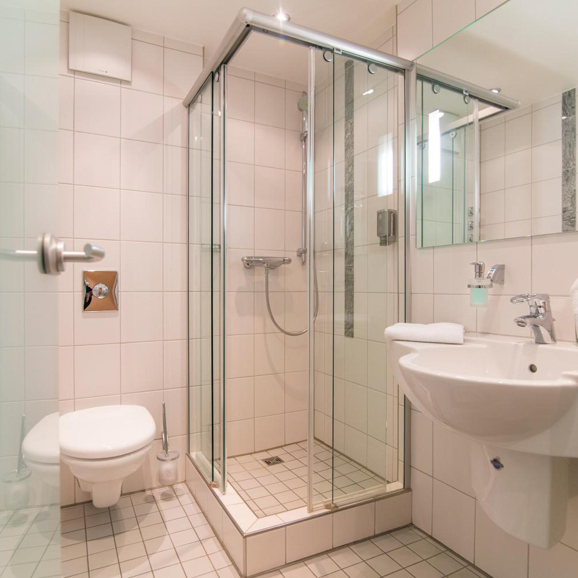 غرفة قياسية بسرير مزدوج، Hotel Vierjahreszeiten Iserlohn 5/6