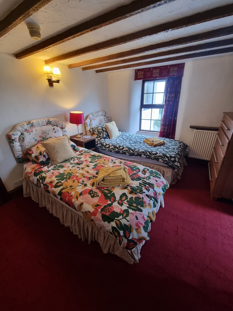 The West Country Inn 20/61