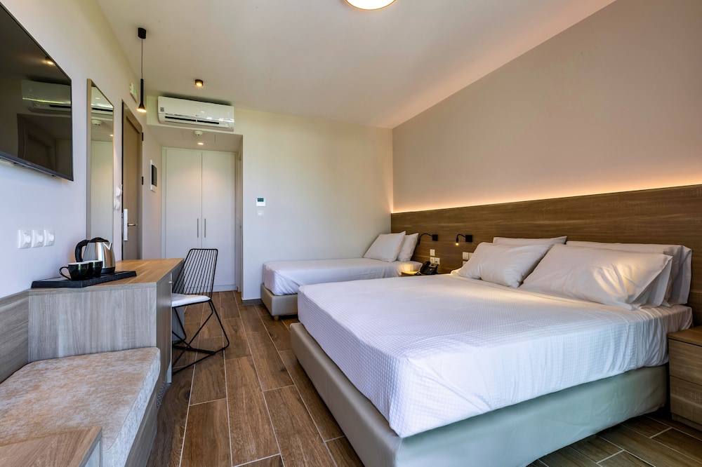 ROOM, TRIPLE, GARDEN VIEW