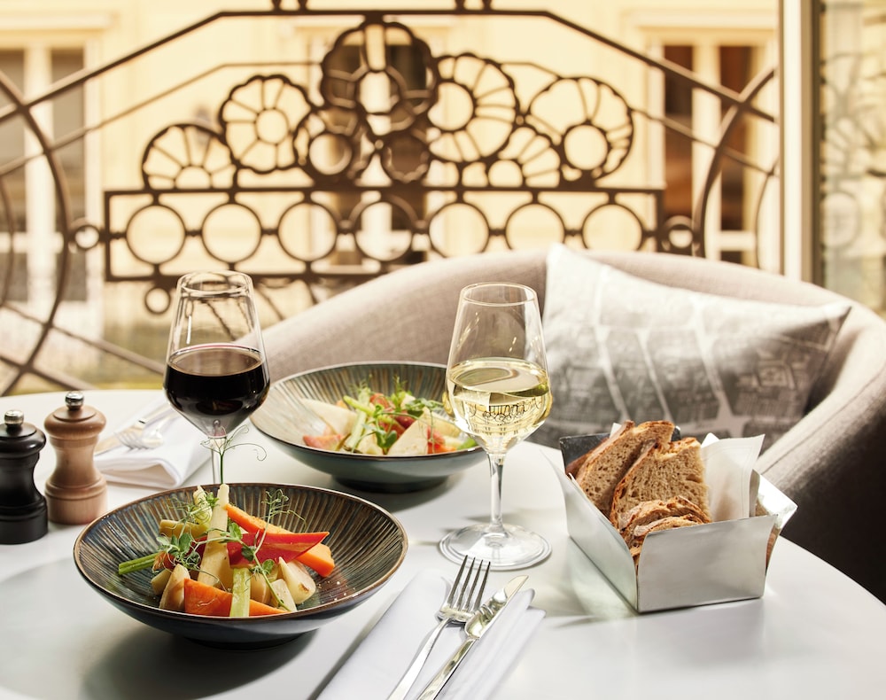 SOFITEL PARIS ARC DE TRIOMPHE 55/68