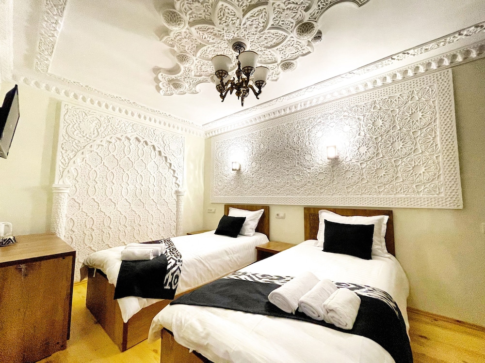 Bobosh Hotel 10/50