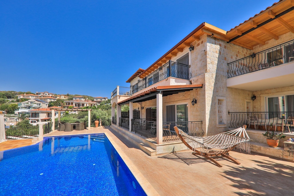 Atalante Hotel 7/50