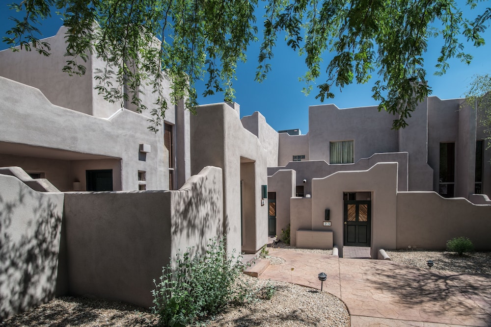 Villas of Cave Creek 9/42