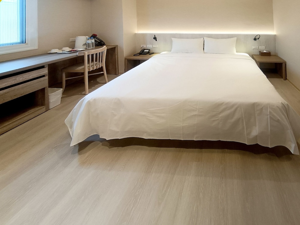 Jing Jing Holiday Hotel 26/46