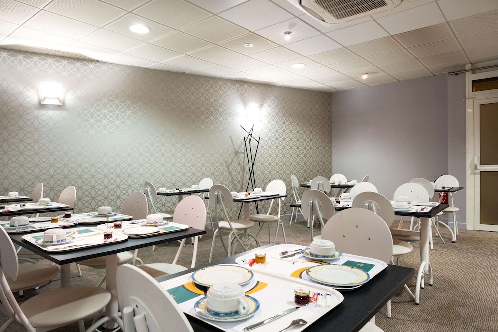 restaurant cafeteria