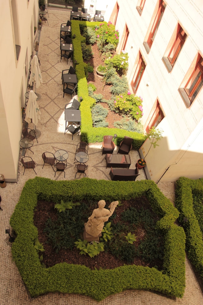 ELITE HOTEL 48/50
