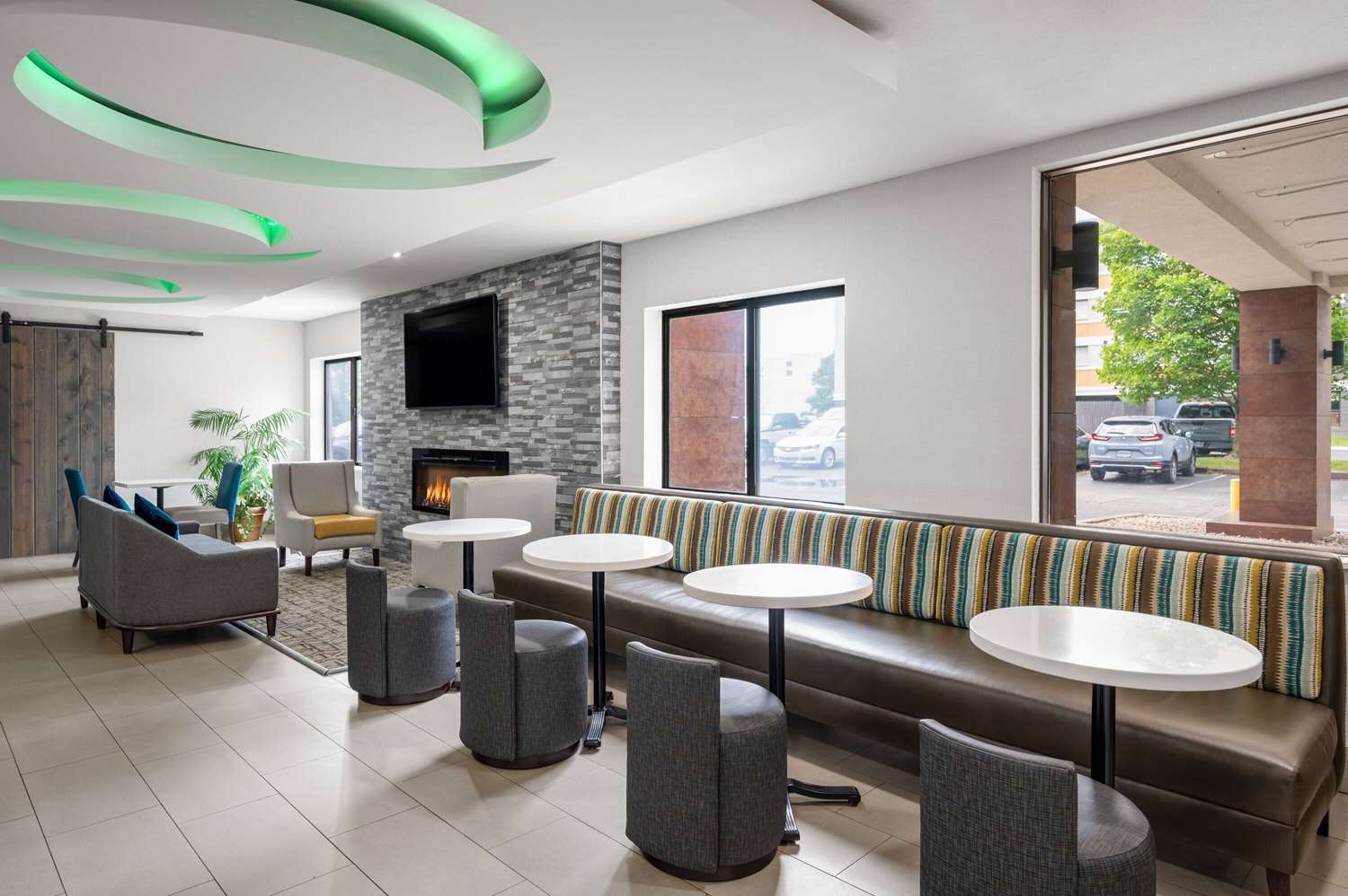 La Quinta Inn By Wyndham Indianapolis Airport Executive Drive 19/37