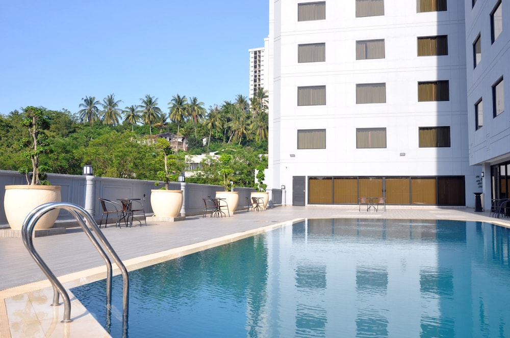 Beverly Hotel Batam 5/50