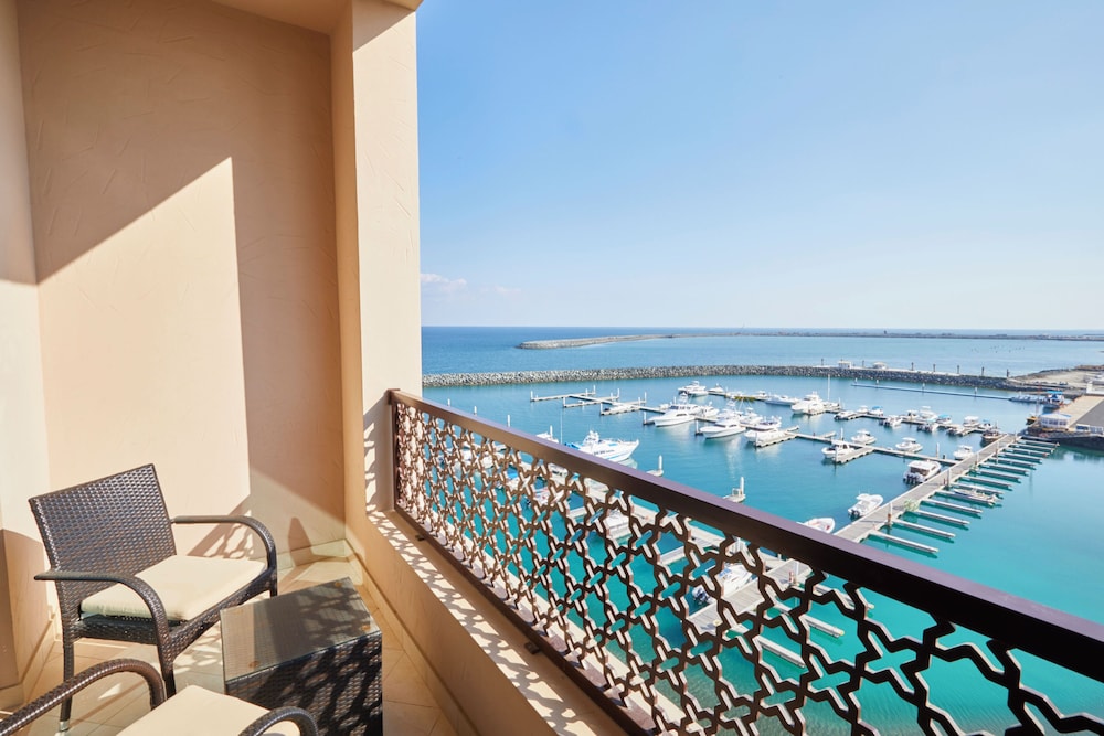 Al Bahar Hotel & Resort 43/50