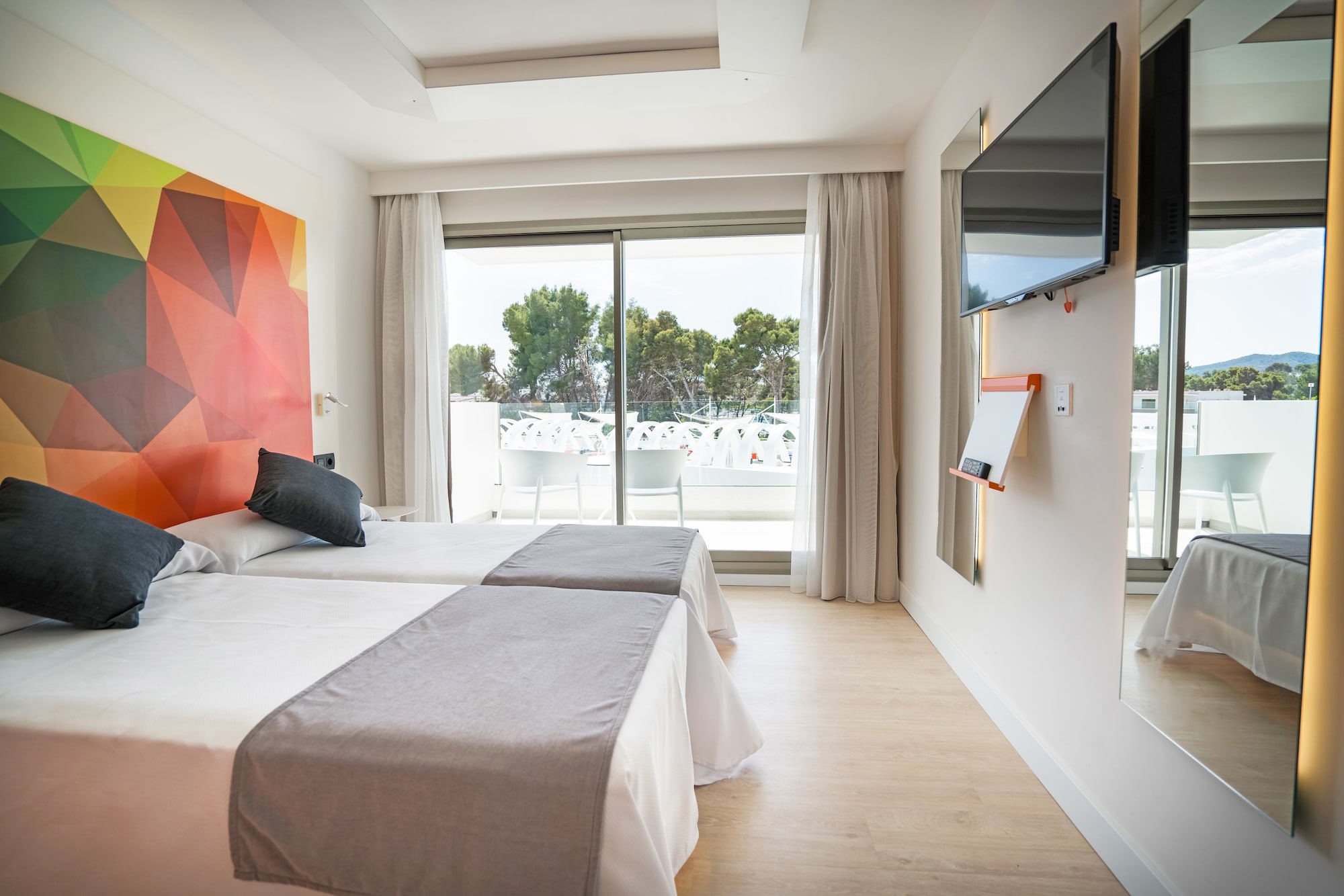 SUPERIOR, DOUBLE BED, POOL VIEW, BALCONY