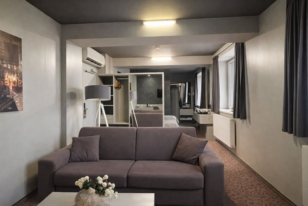 Kongres Hotel Roca 57/76