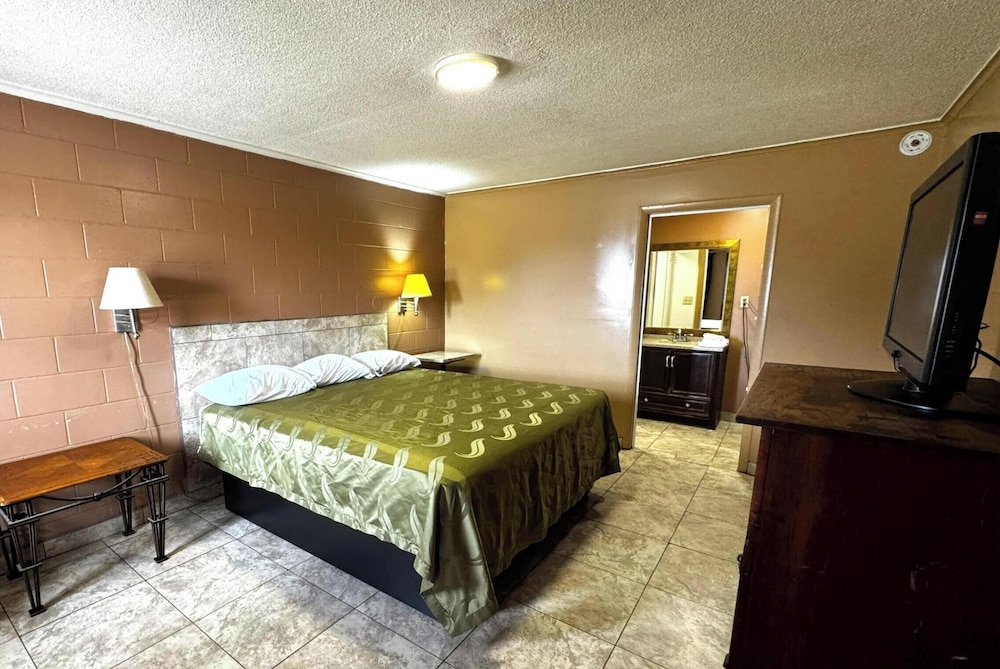 Diamond Inn Forrest City I-40 24/46