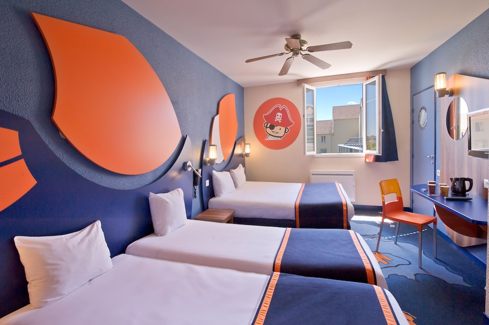 Explorers Hotel 14/67