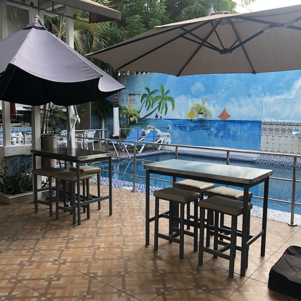 La Casona Dorada 46/56