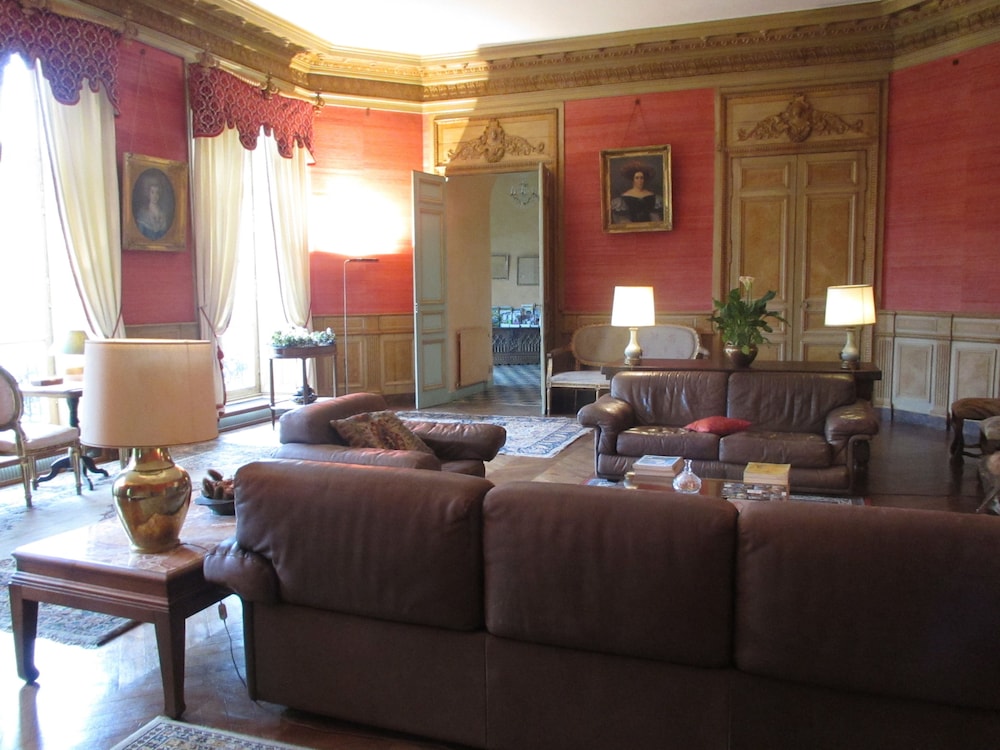 Chateau De Vauloge 12/30