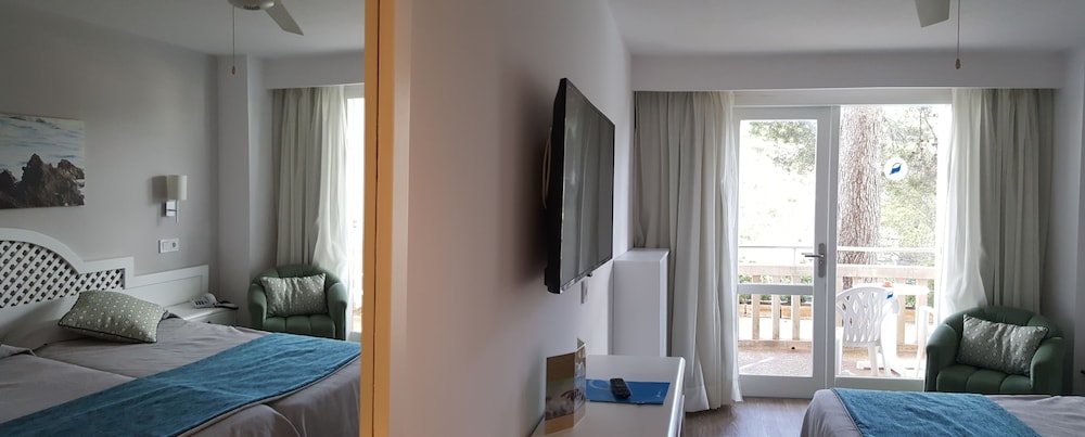 Pinos Playa Hotel 9/50