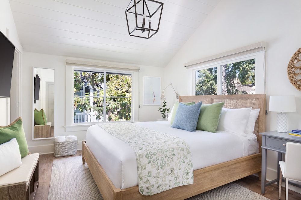 LOFT, UPSTAIRS, STANDARD, KING BED