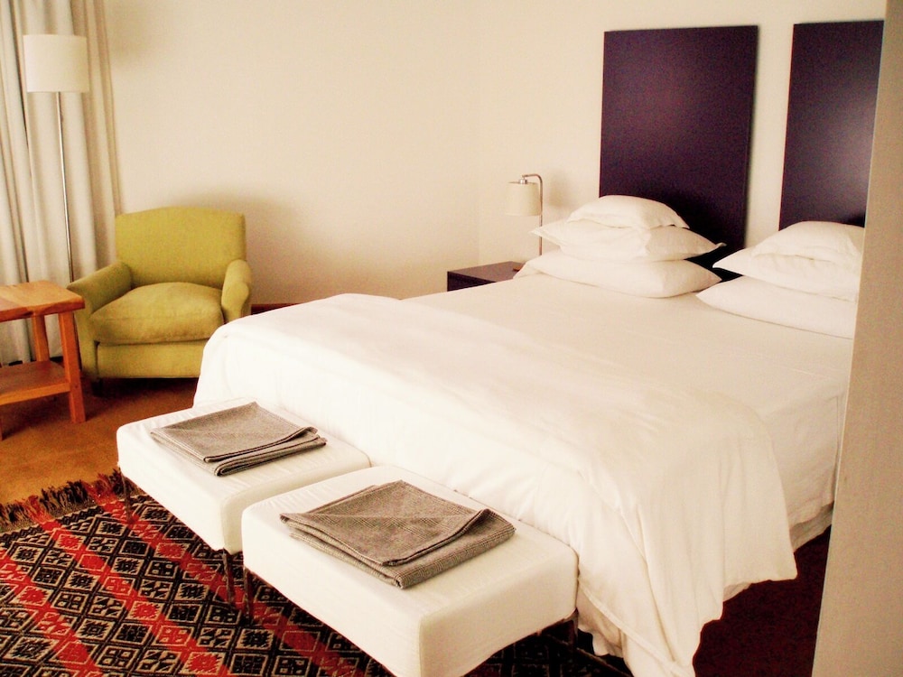 Isla Victoria Lodge 12/44