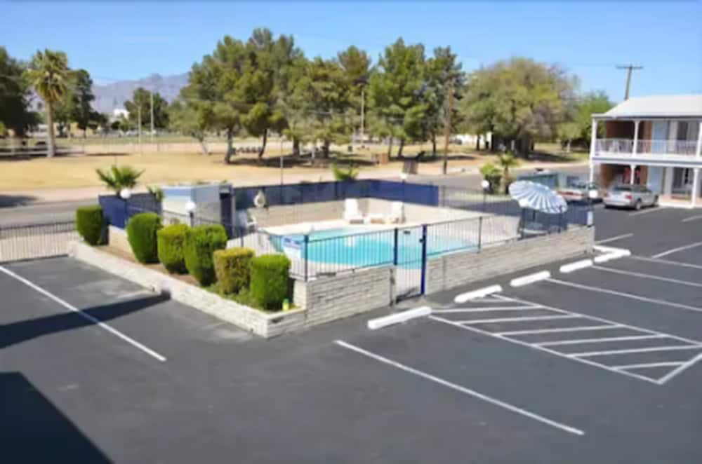 University Inn 7/40