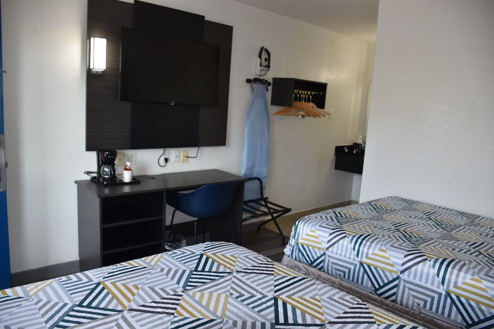 غرفة قياسية بسريرين مزدوجين للمدخنين، Studio6 Grand Prairie, TX 5/5