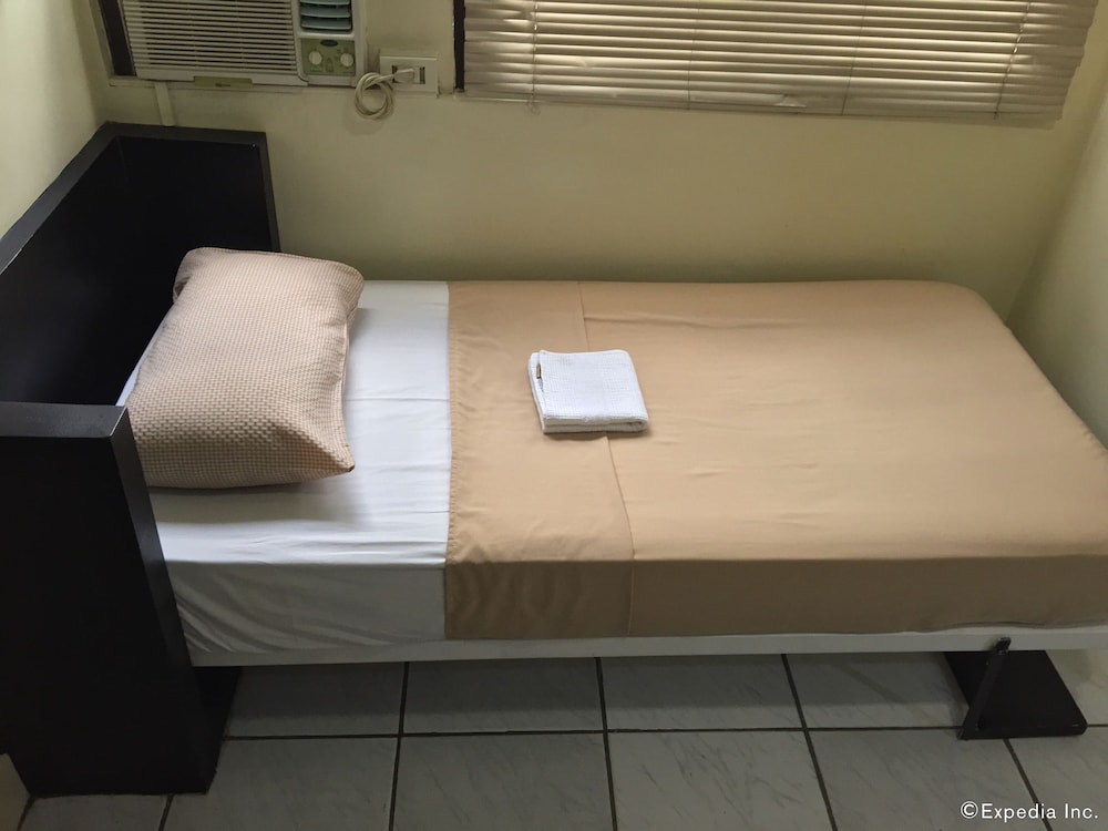 Urban Inn Iloilo 24/65