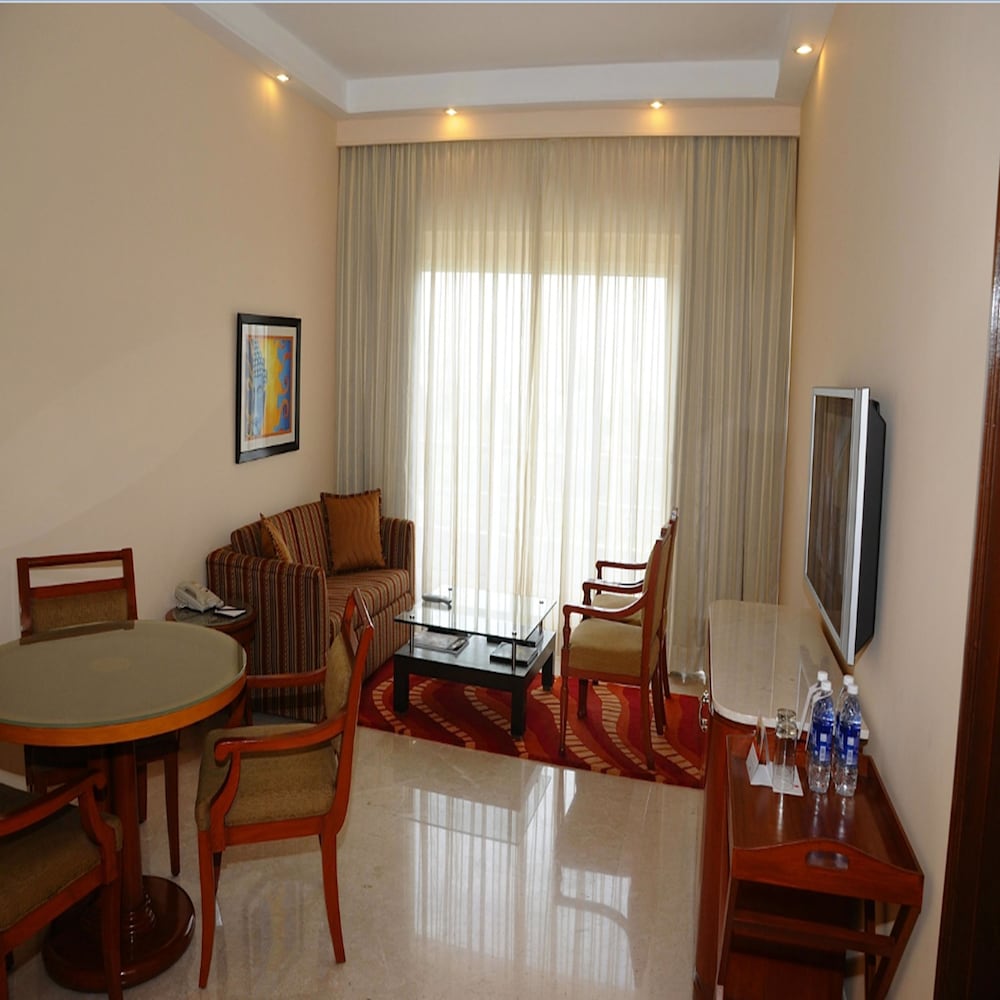 The Lalit Ashok 55/76