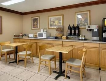 Super 8 By Wyndham Breaux Bridge 9/15