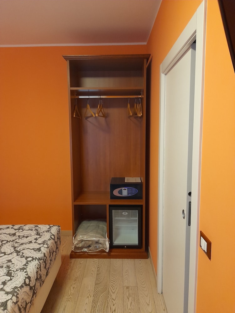 Hotel Italia 46/61