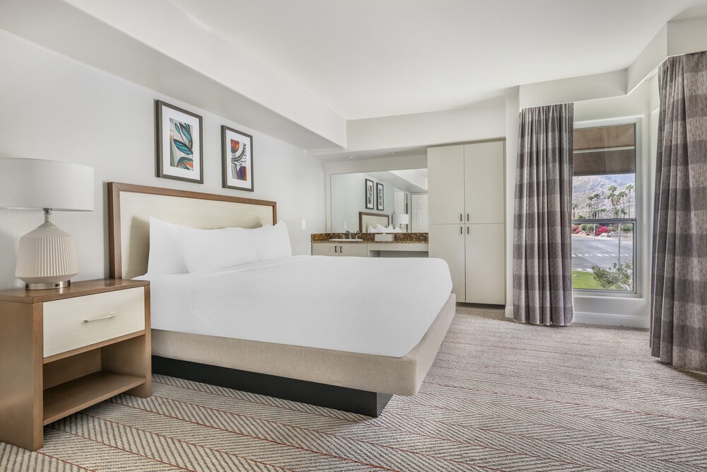 2 BEDROOMS, SUITE, KING AND QUEEN BED, ACCESSIBLE