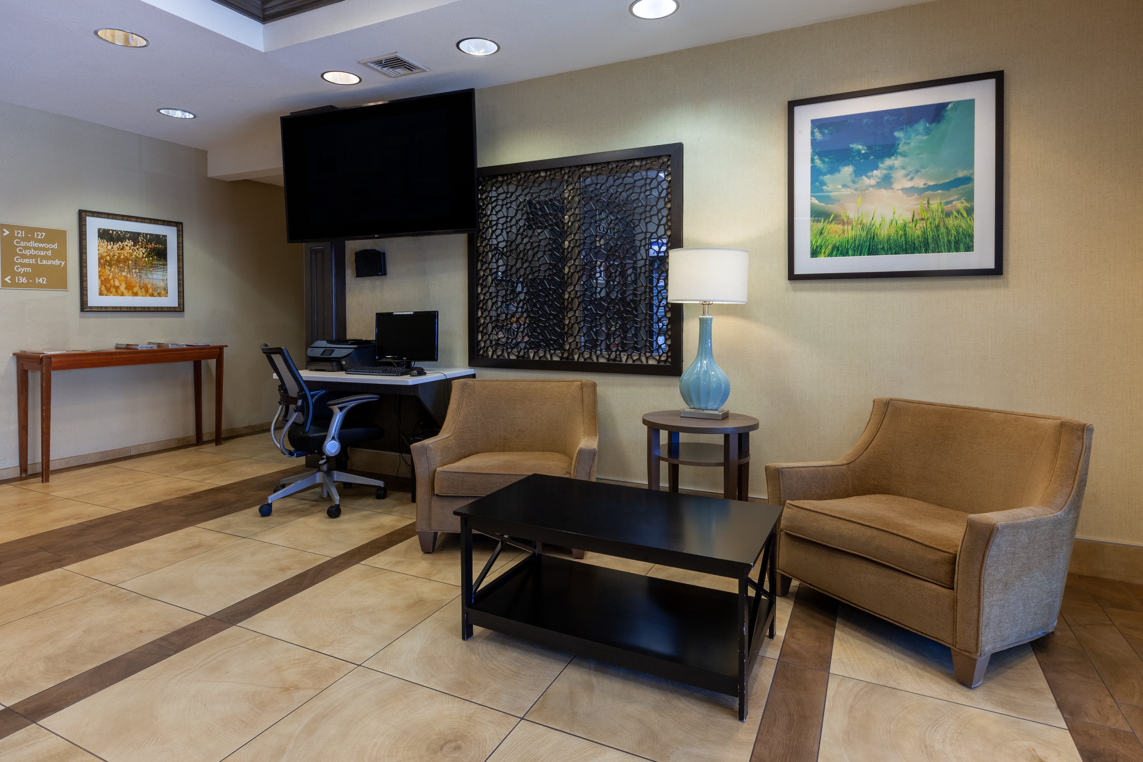 Candlewood Suites West Springfield 54/58