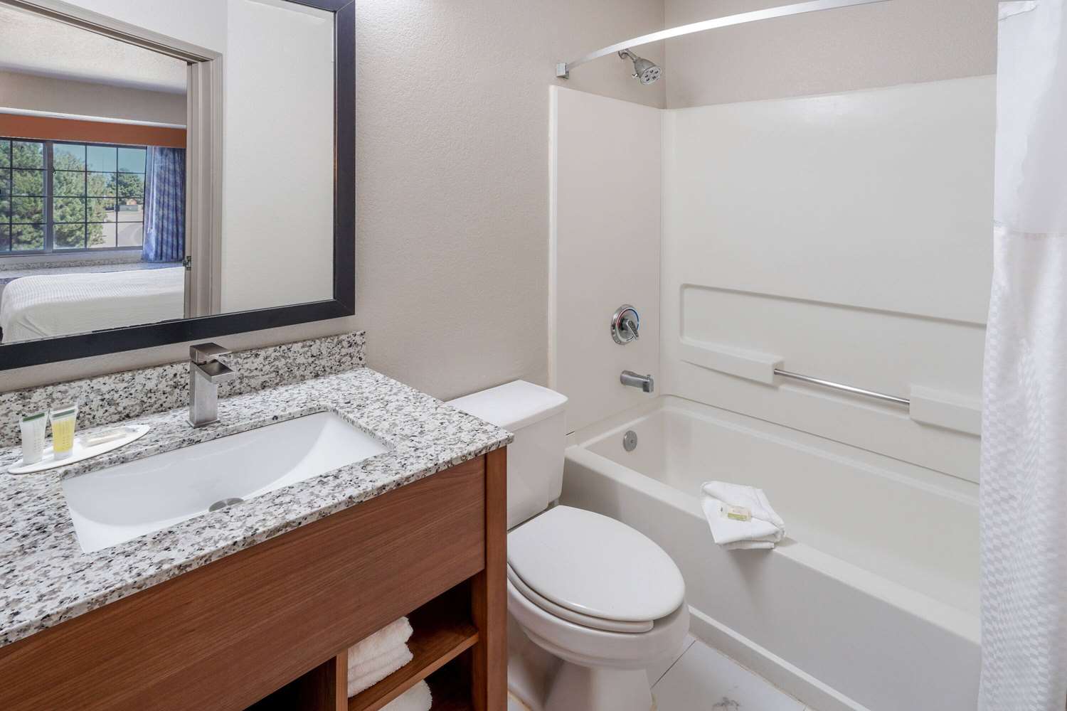 Days Inn and Suites by Wyndham Greeley 17/19