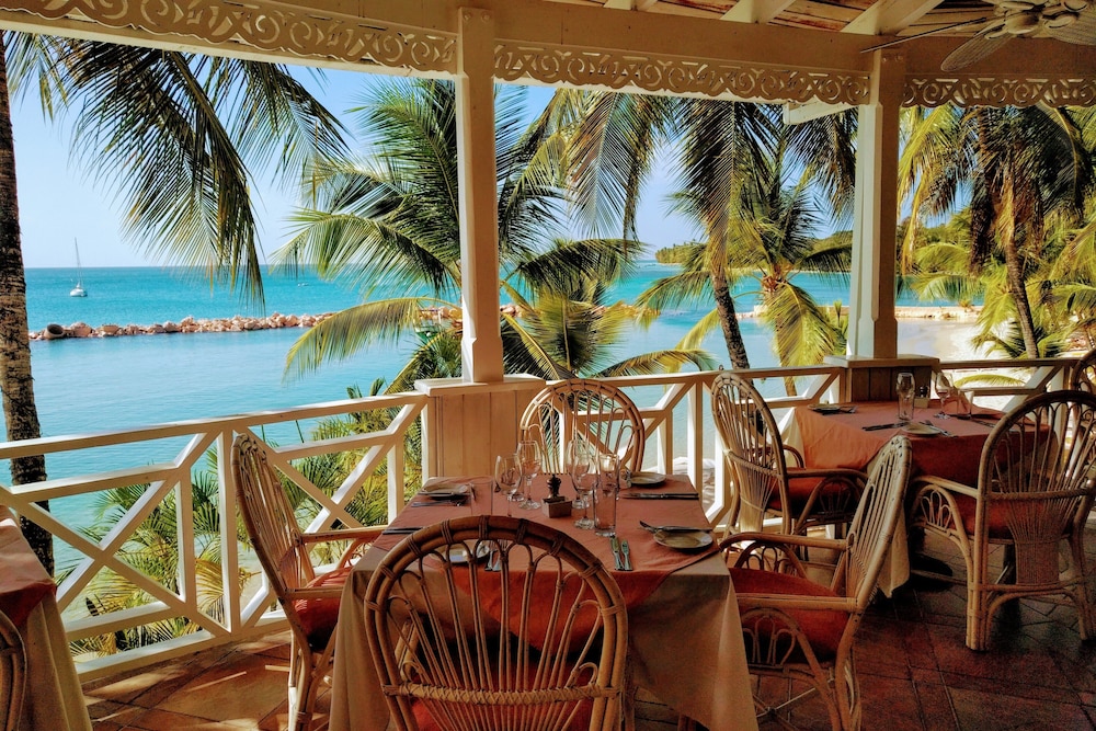 Coco Reef Resort & Spa in CROWN POINT