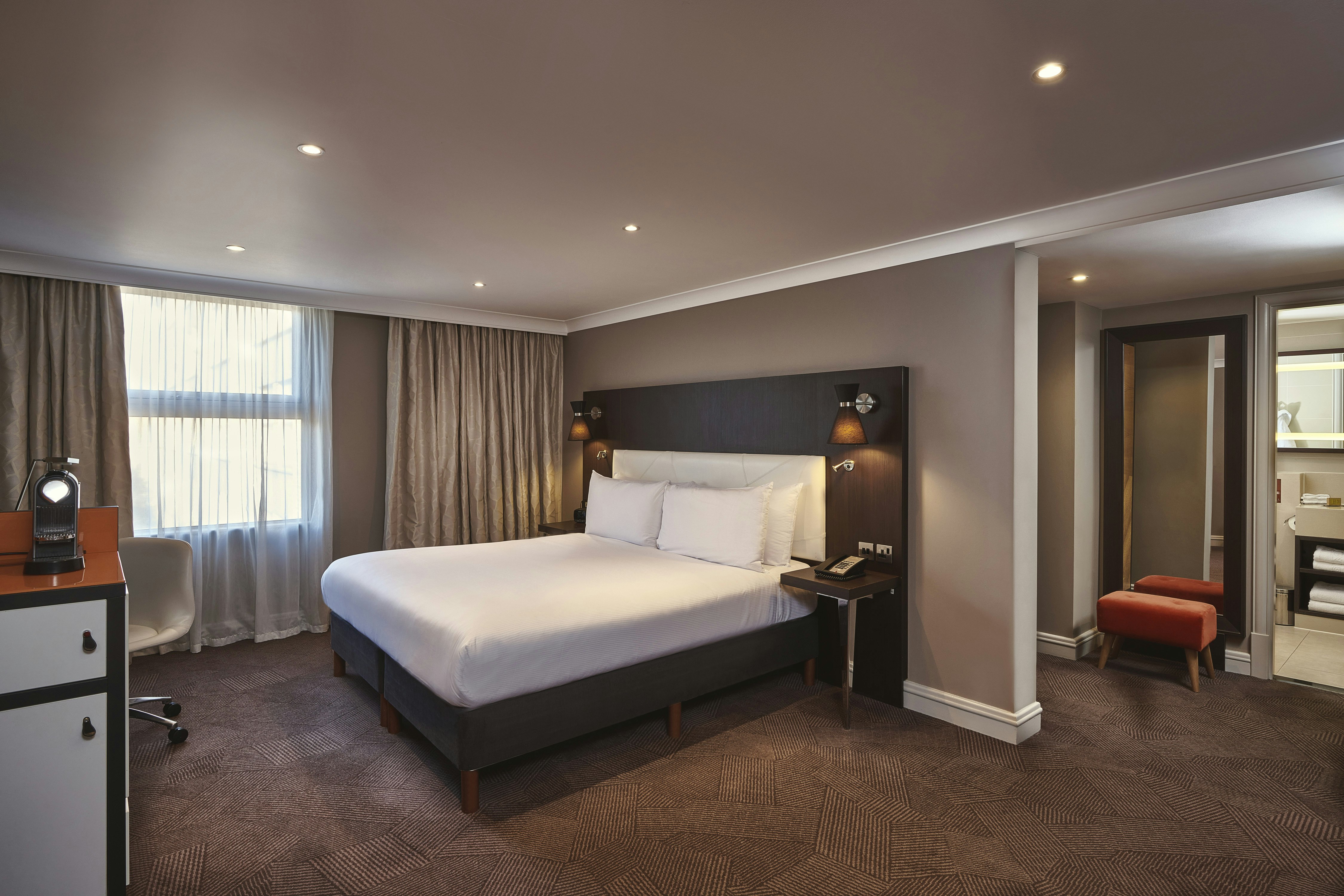 JUNIOR SUITE, KING BED