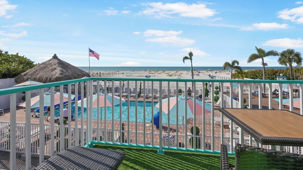 Plaza Beach Hotel Beachfront Resort 4/47
