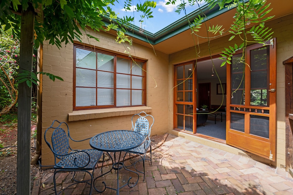 Hideaway on George 37/45