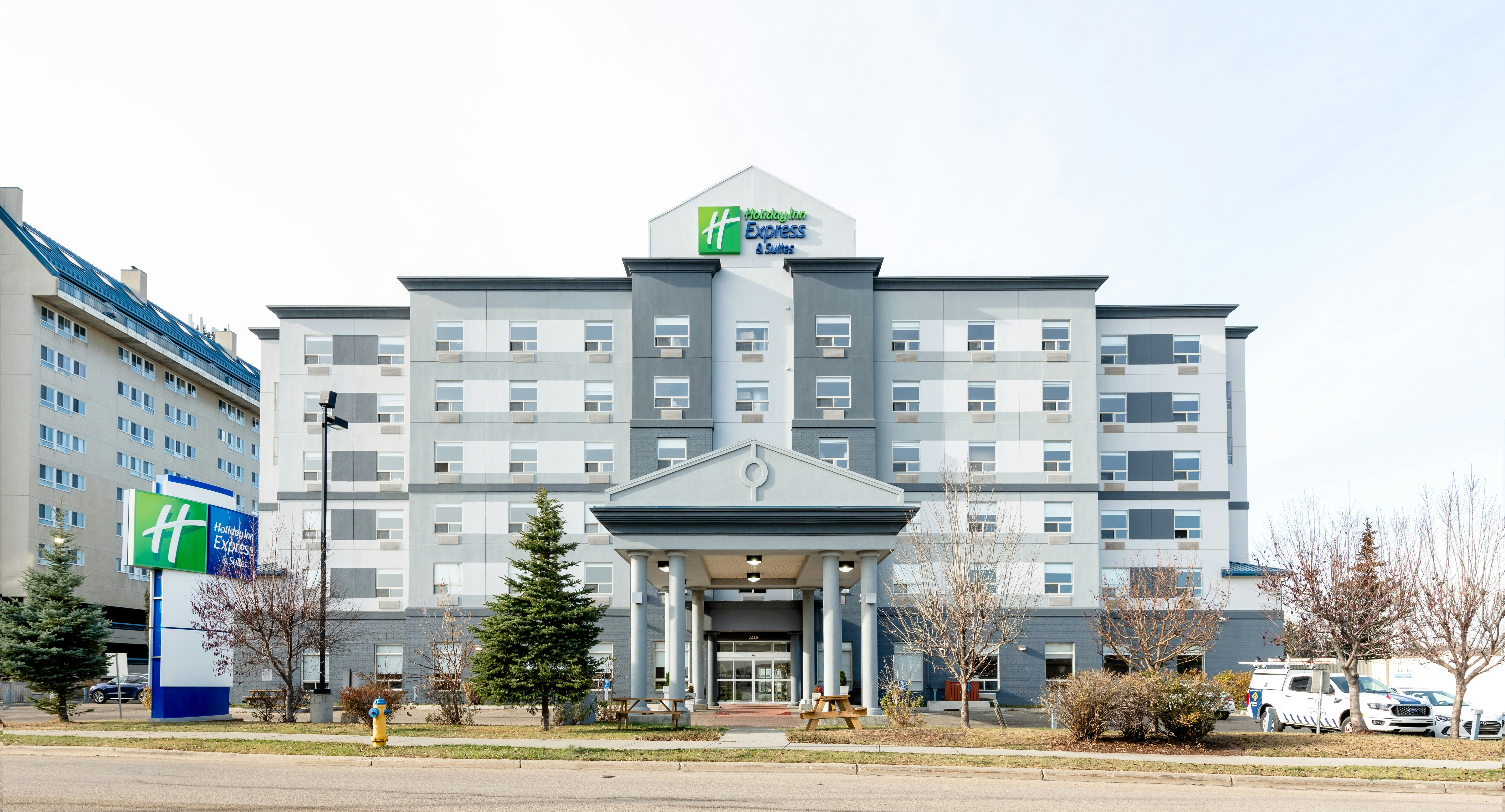 Holiday Inn Express Hotel Suites Edmonton South 2/50