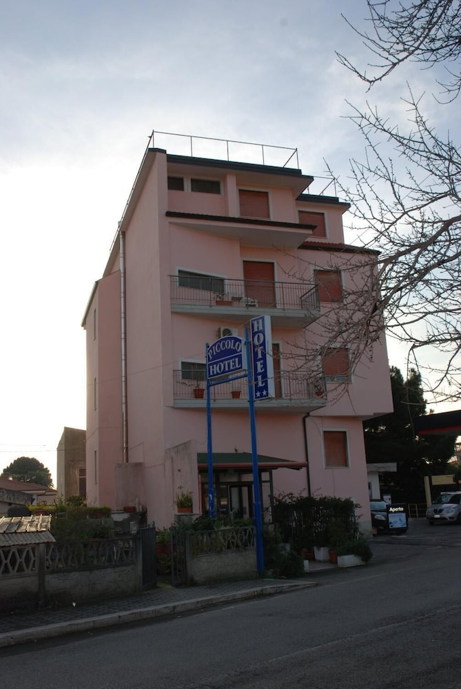 Piccolo Hotel 2/42