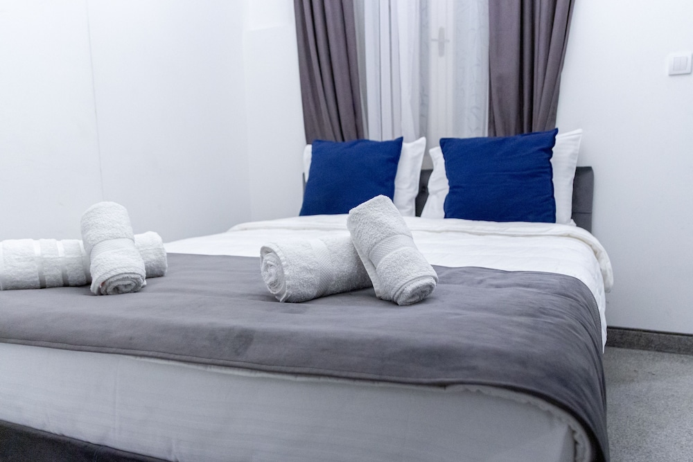 Kings Palace Suites 25/50